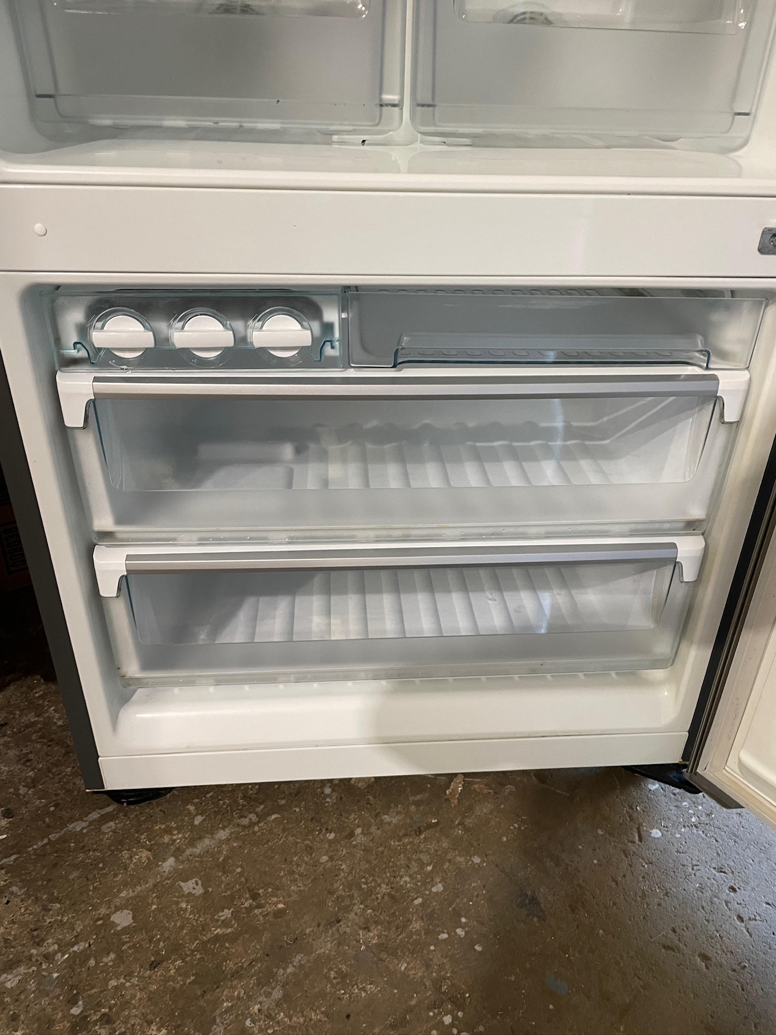 Westinghouse 510L Silver Bottom Mount Fridge Freezer - Refurbished 27130 - Image 7