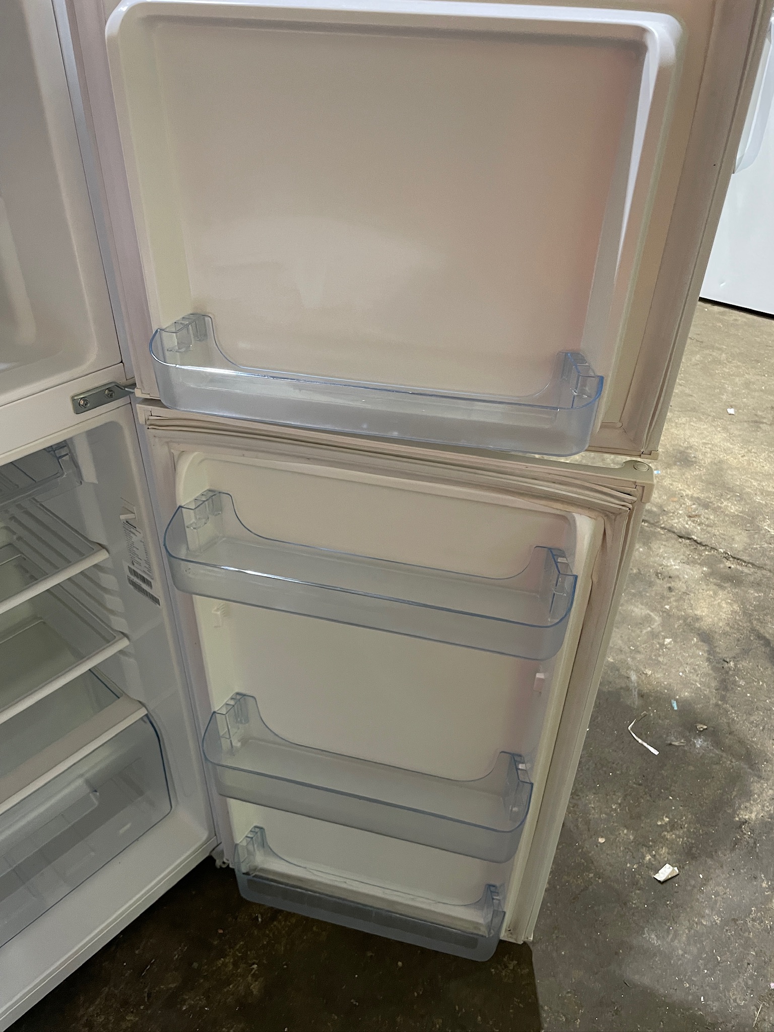 Hisense 221L Fridge Freezer - Refurbished 26832 - Image 5