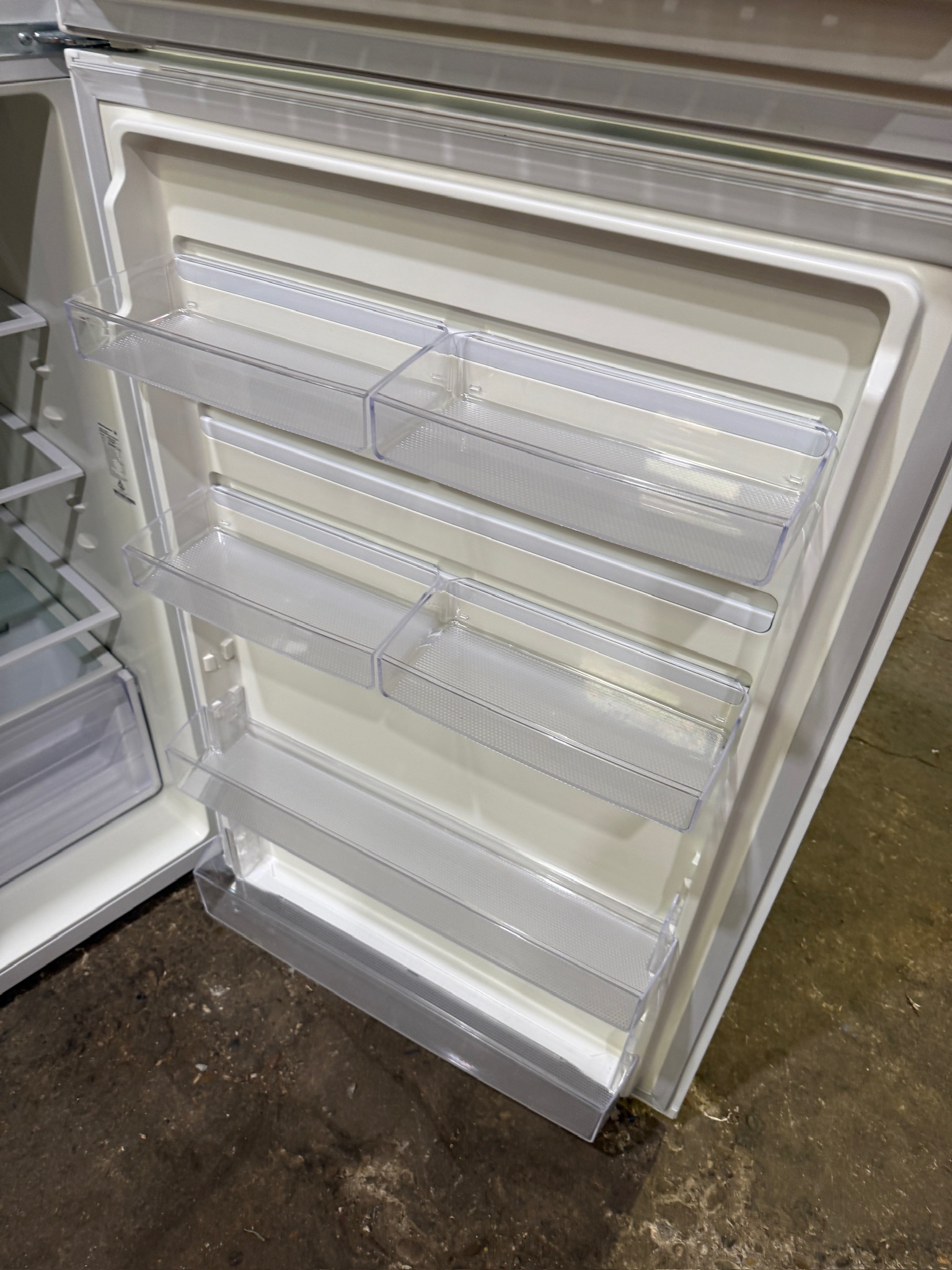 Kelvinator 536L White Top Mount Fridge Freezer - Refurbished 35407 - Image 6