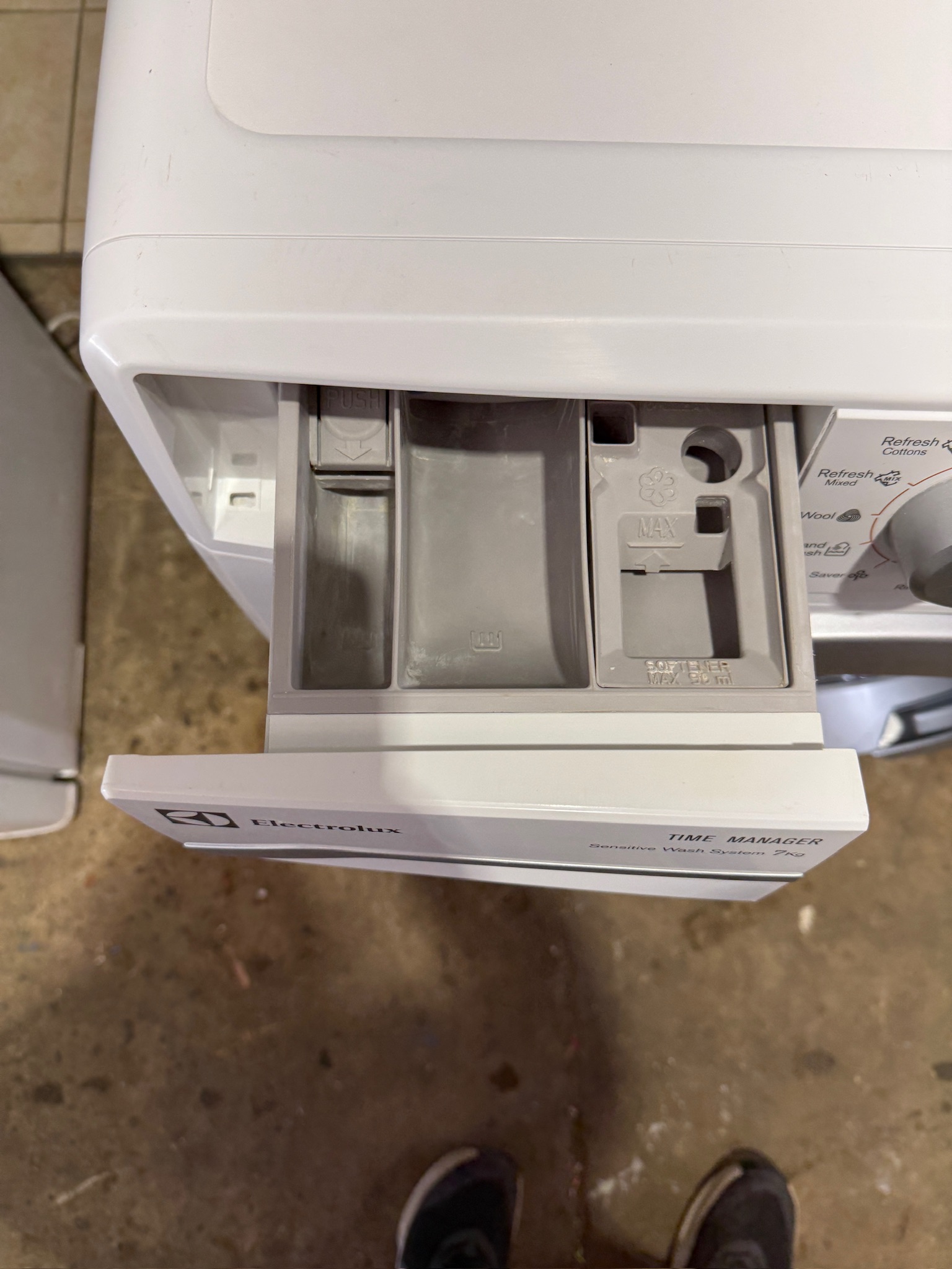 Electrolux 7kg Front Load Washing Machine - Refurbished 35317 - Image 4
