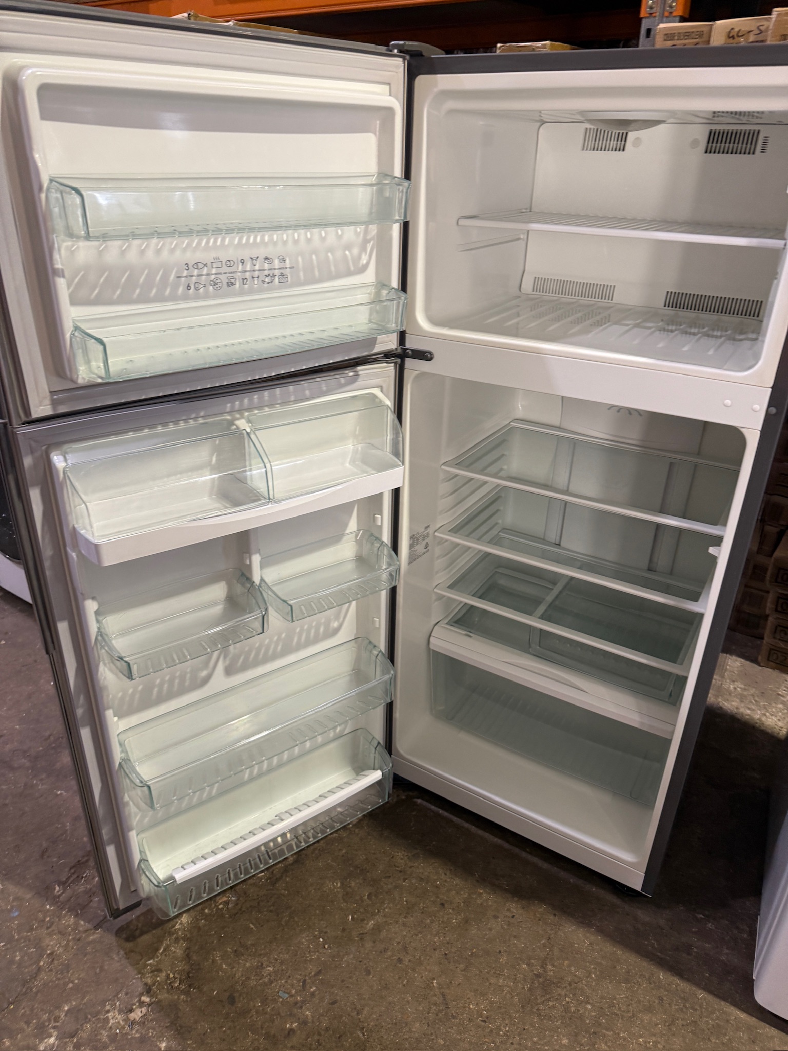 Westinghouse 420L Silver Top Mount Fridge Freezer - Refurbished 35622 - Image 4