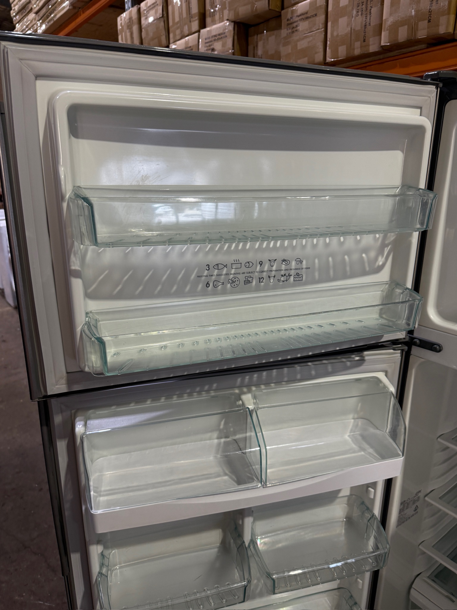 Westinghouse 420L Silver Top Mount Fridge Freezer - Refurbished 35622 - Image 7