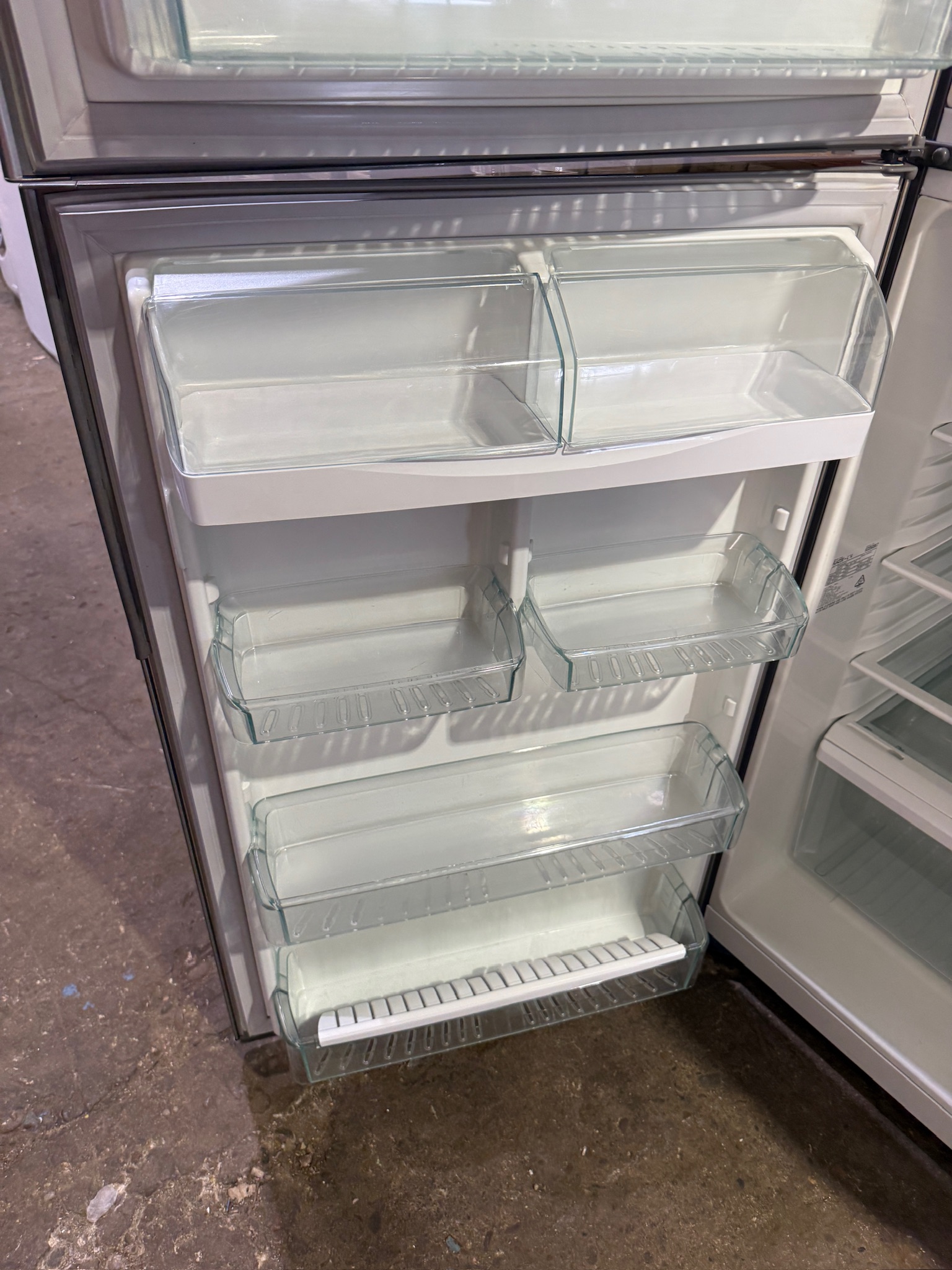 Westinghouse 420L Silver Top Mount Fridge Freezer - Refurbished 35622 - Image 8