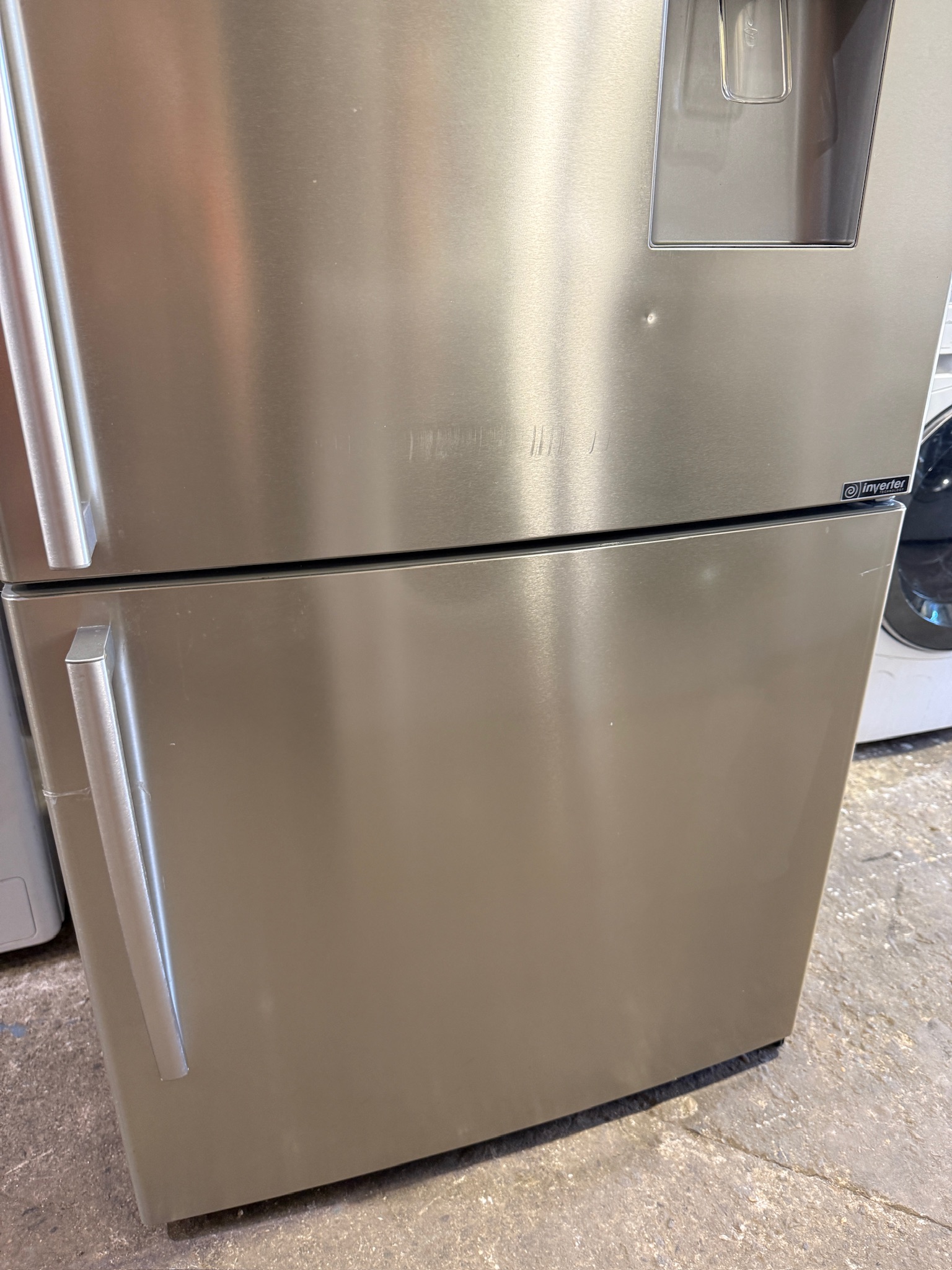 Hisense 514L Silver Bottom Mount Fridge Freezer - Refurbished 35746 - Image 8