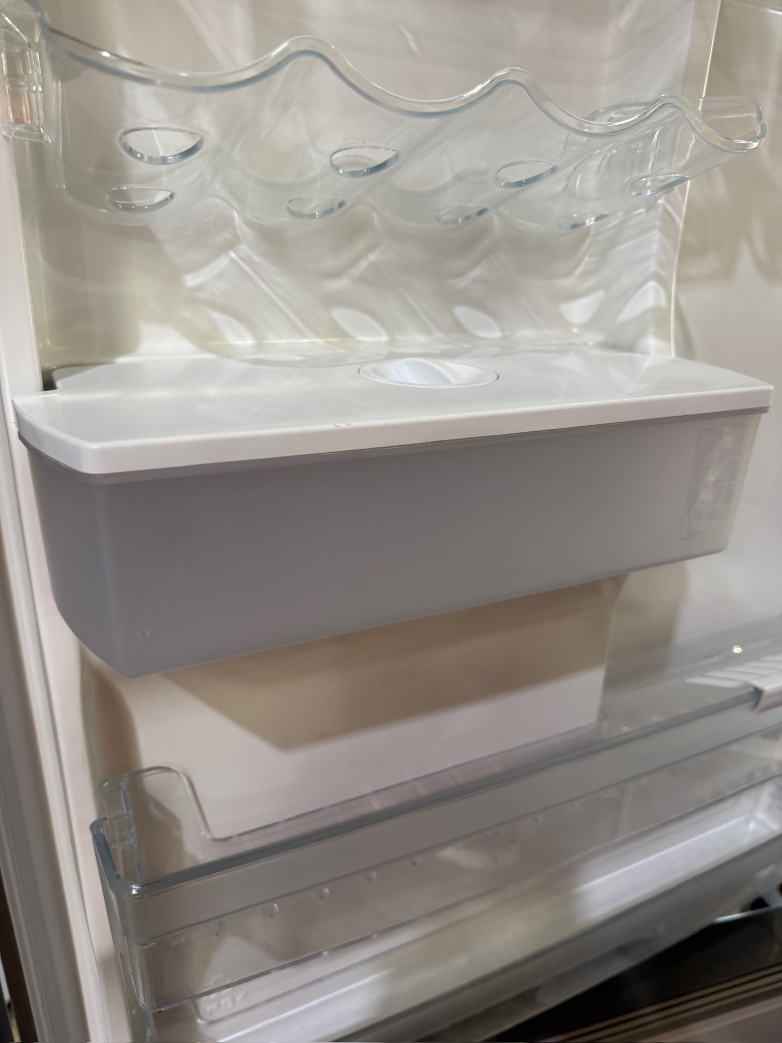 Hisense 514L Silver Bottom Mount Fridge Freezer - Refurbished 35746 - Image 6