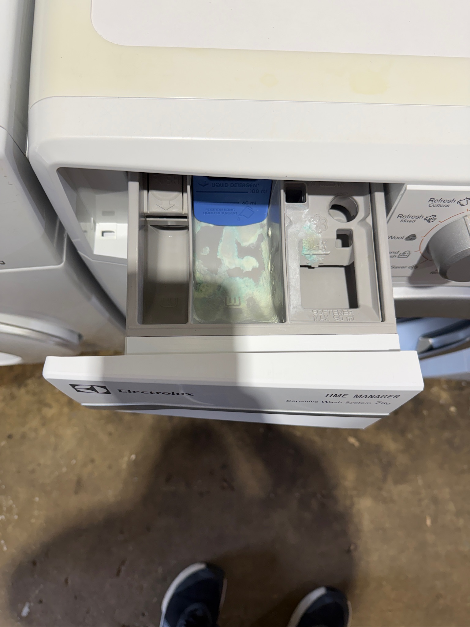 Electrolux 7kg Front Load Washing Machine - Refurbished 35802 - Image 4