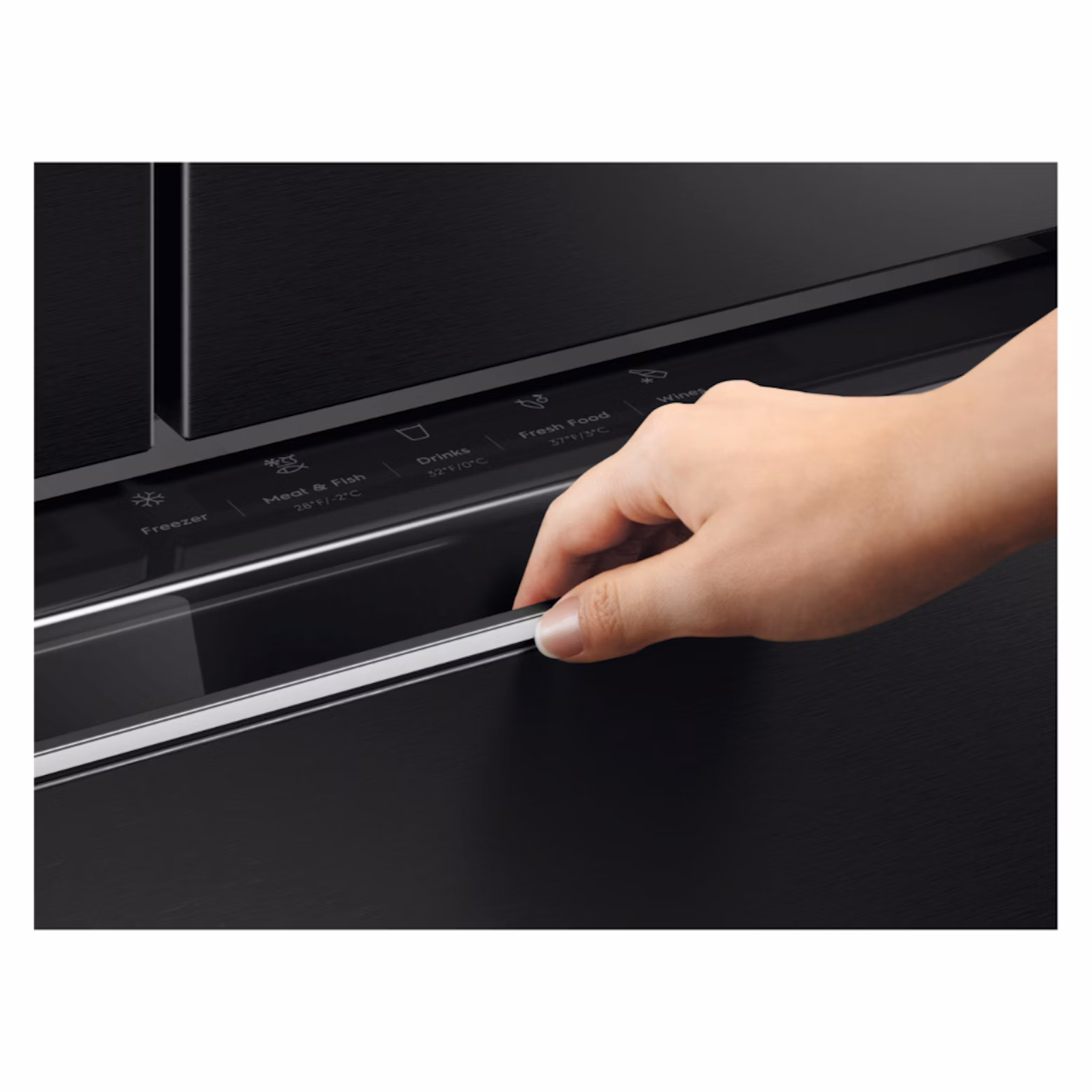 Electrolux 609L French Door Fridge with Plumbed Ice and Water Dispenser Matte Black - Factory Second EHE6191BB - Image 8