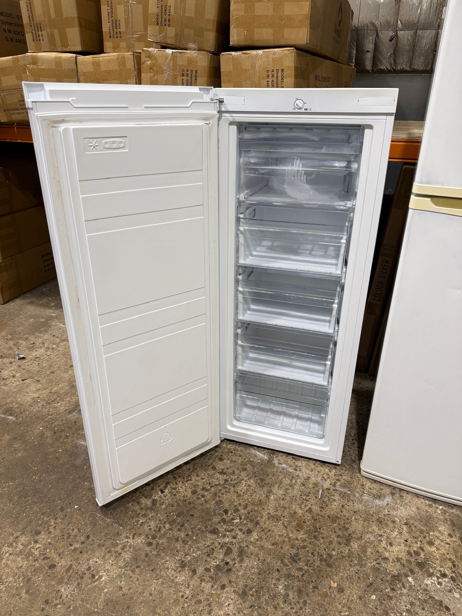 Inalto 162L White Upright Freezer - Refurbished 38804 - Image 2