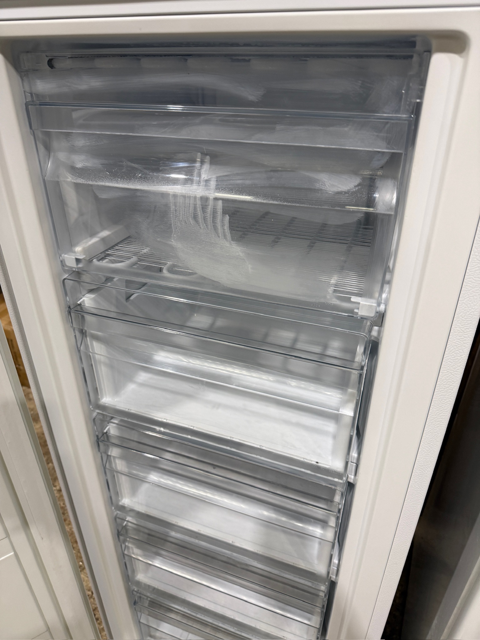 Inalto 162L White Upright Freezer - Refurbished 38804 - Image 3