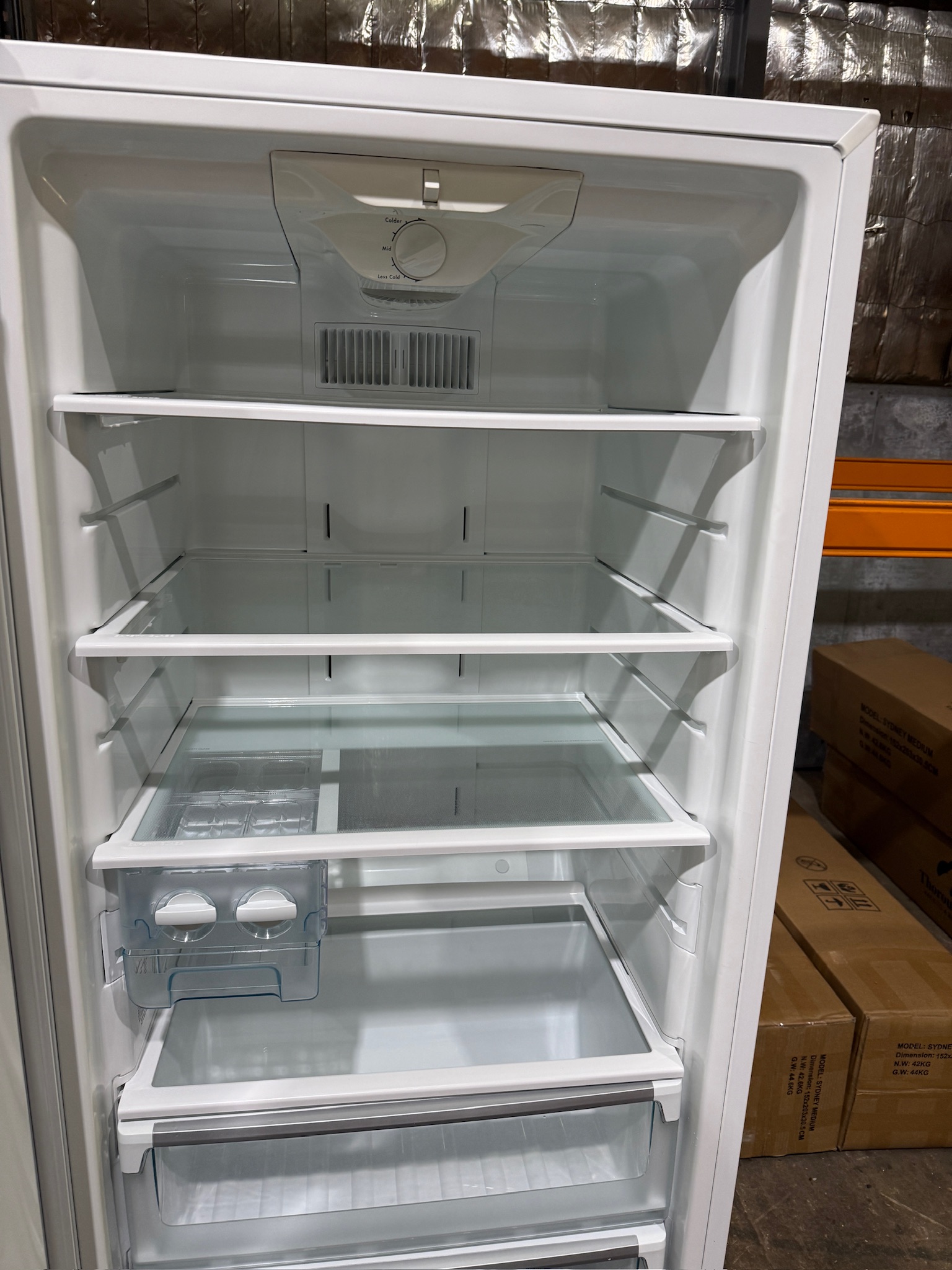 Westinghouse 360L White Upright Freezer - Refurbished 38803 - Image 3