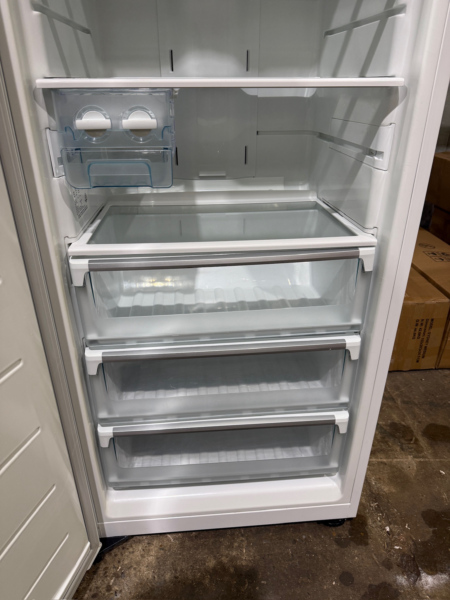 Westinghouse 360L White Upright Freezer - Refurbished 38803 - Image 4